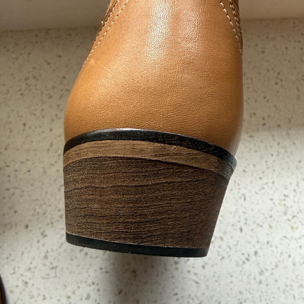 Dingo Booties, 7M, Great Condition - Picture 4 of 8